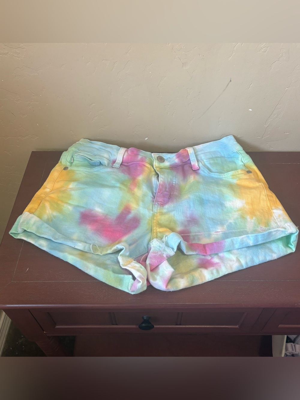 Women’s Judy Blue Pastel Tie-Dye Denim Cut-Off Shorts Blue, Pink, Yellow Sz M